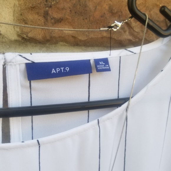 Apt 9 white with black blouse. XL. - Picture 4 of 5
